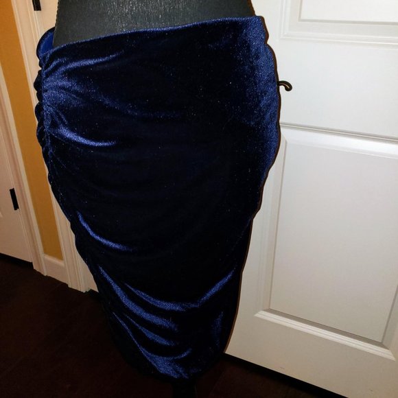 Ruby Ribbon Velvet Set - Picture 3 of 6